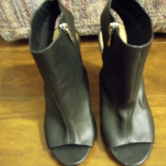 Black toeless booties size 7 - Picture 2 of 3